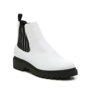 *NWT* Gwenda Chelsea Boot